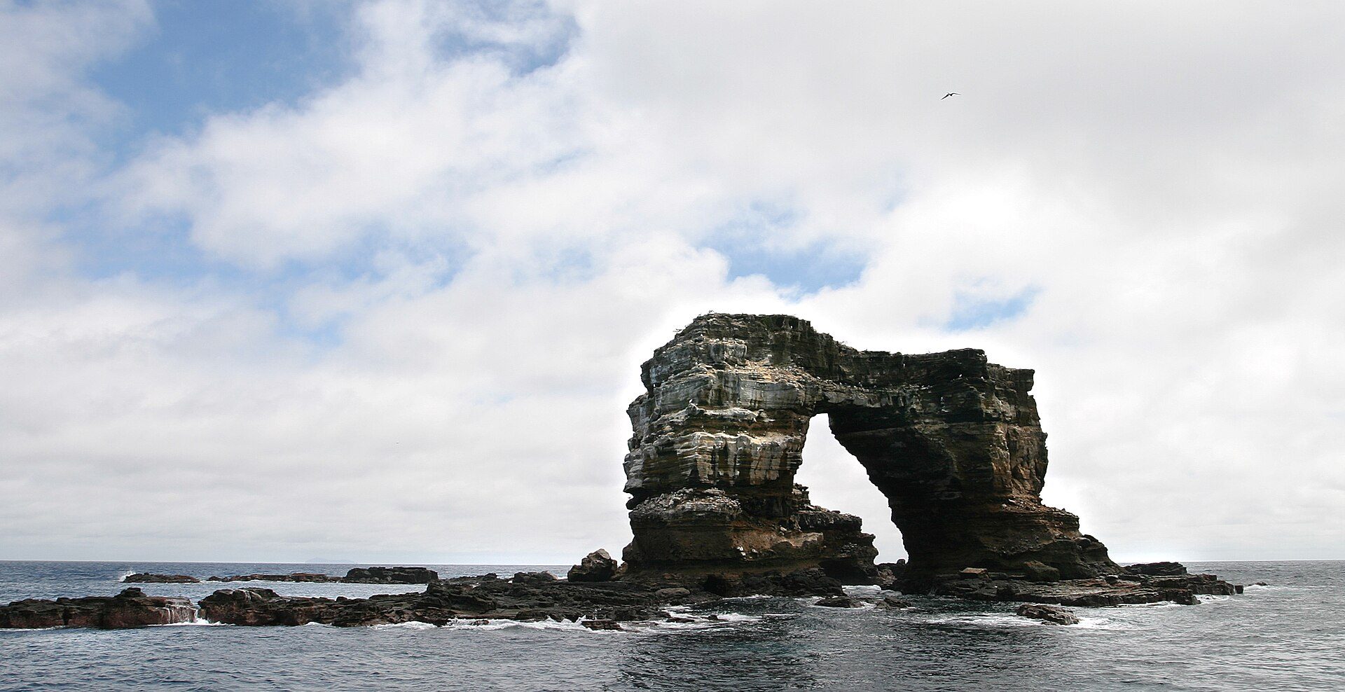 Darwin's Arch, northern Galápagos